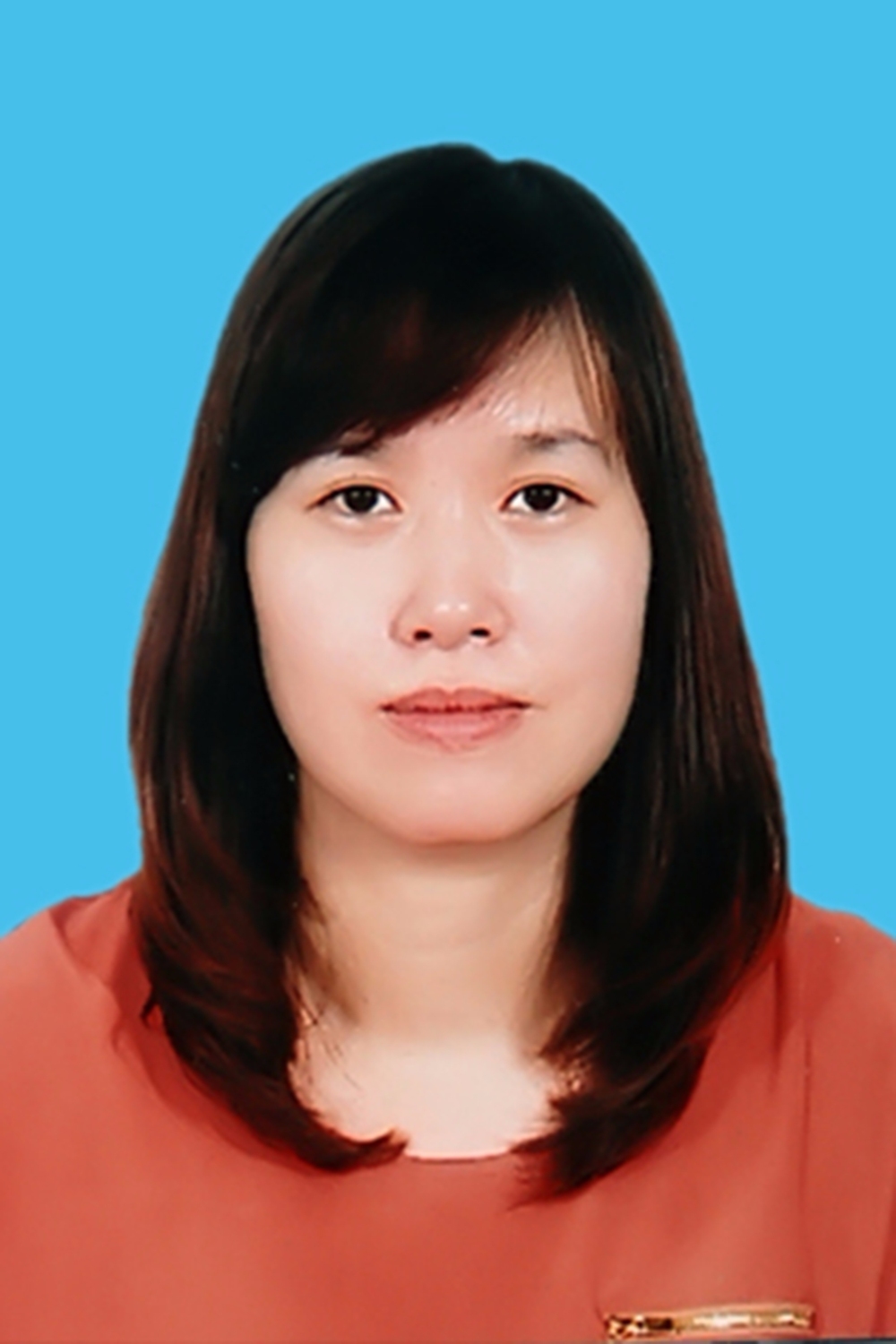 Cử nhân: Nguyễn Hồng Vân